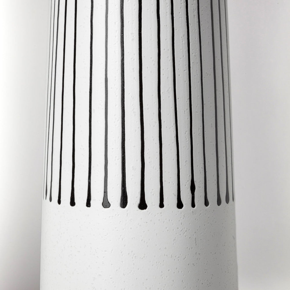 Kira Vase