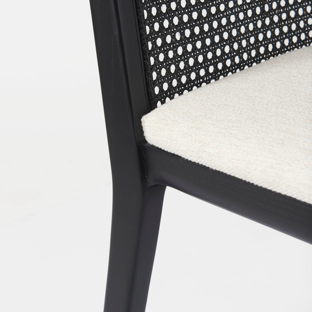 Chaise de salle à manger avec accoudoirs et dossier en rotin Clara