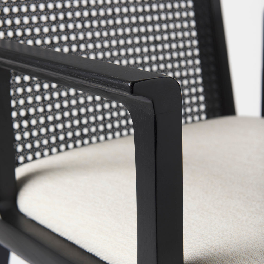 Chaise de salle à manger avec accoudoirs et dossier en rotin Clara