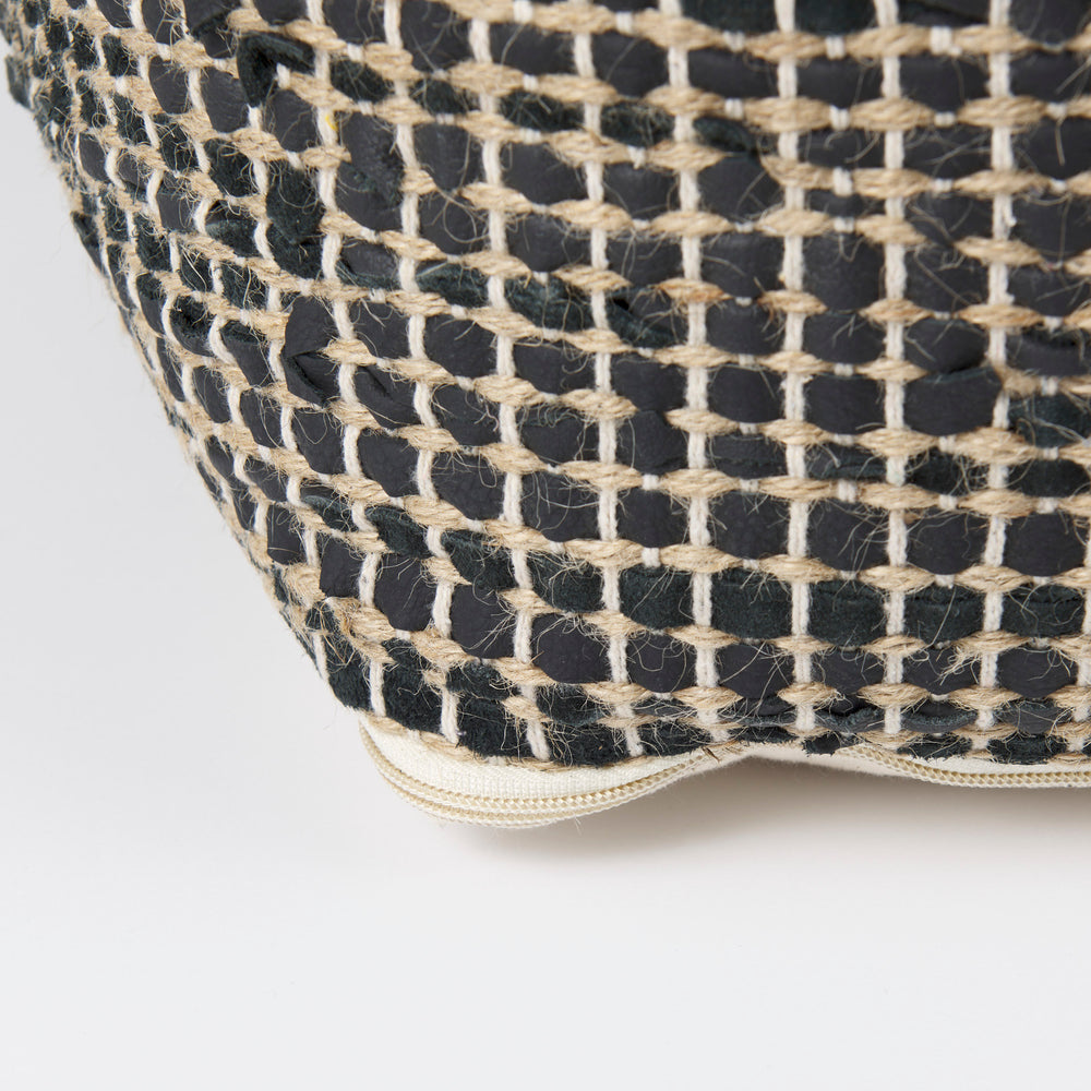 Aalia Pouf