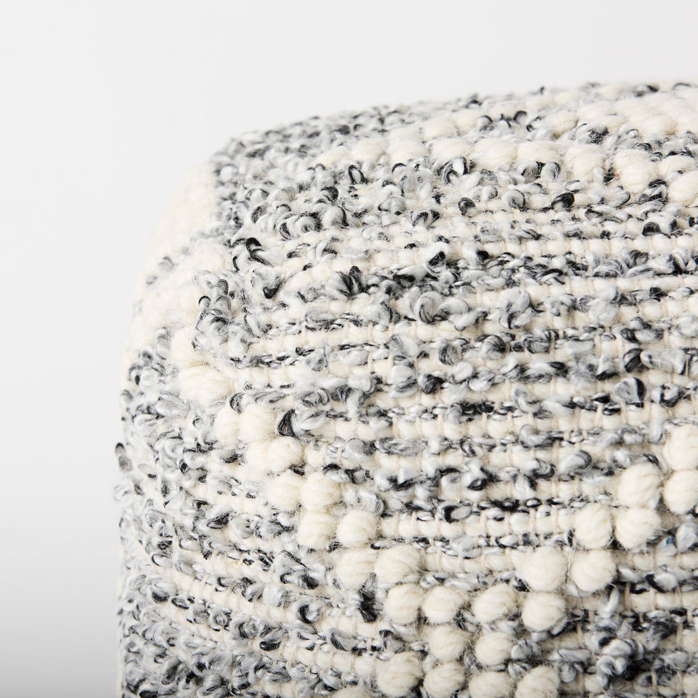 Ekiya Pouf
