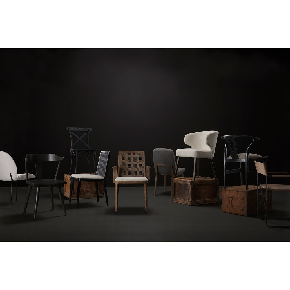 Chaise de salle à manger avec accoudoirs et dossier en rotin Clara