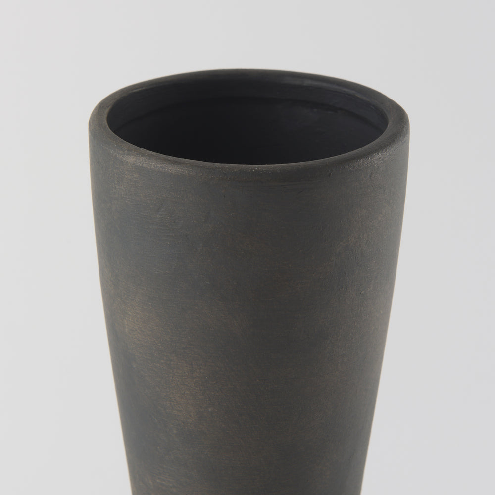 Kaz Vase