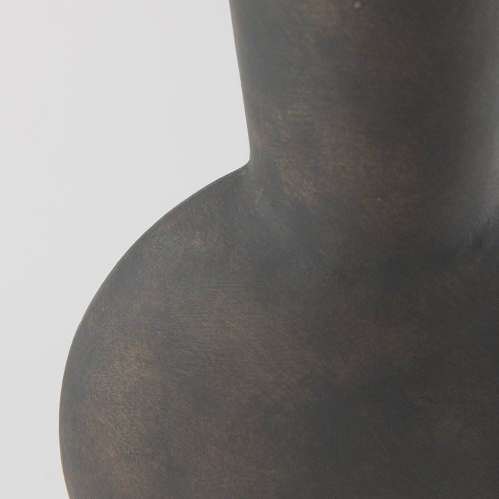 Kaz Vase