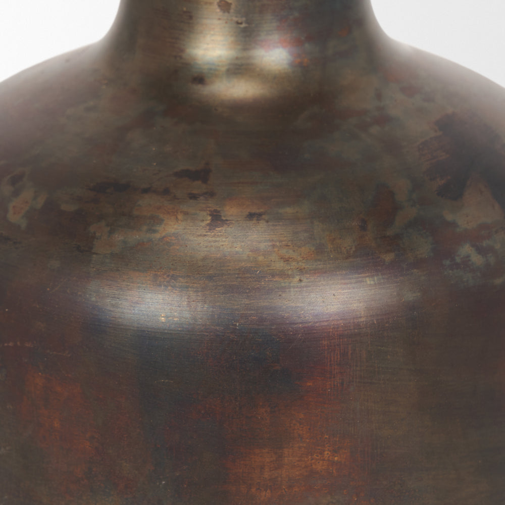 Daya Vase