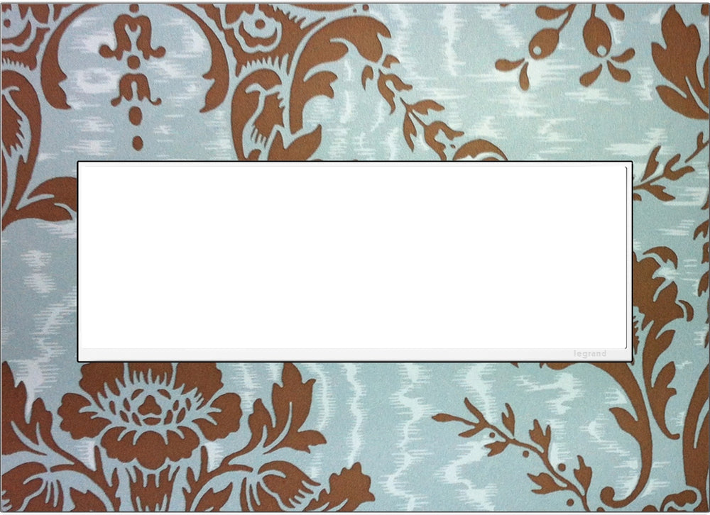 Legrand Canada - Three-Gang Screwless Wall Plate Trim - Adorne - White- Union Lighting Luminaires Decor