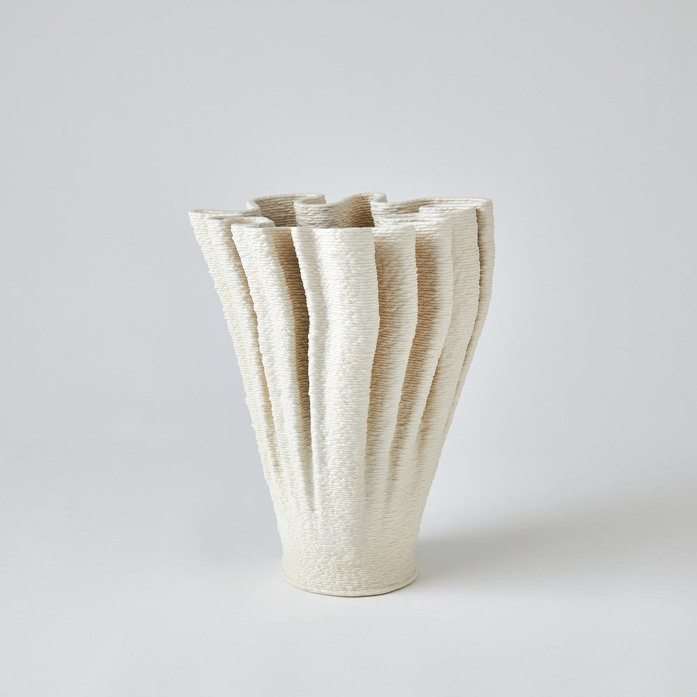 Vases imprimées à ondulation blanche mate