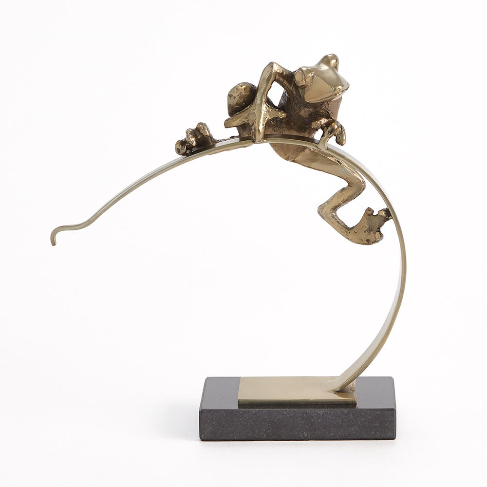 Grenouille sur roseau