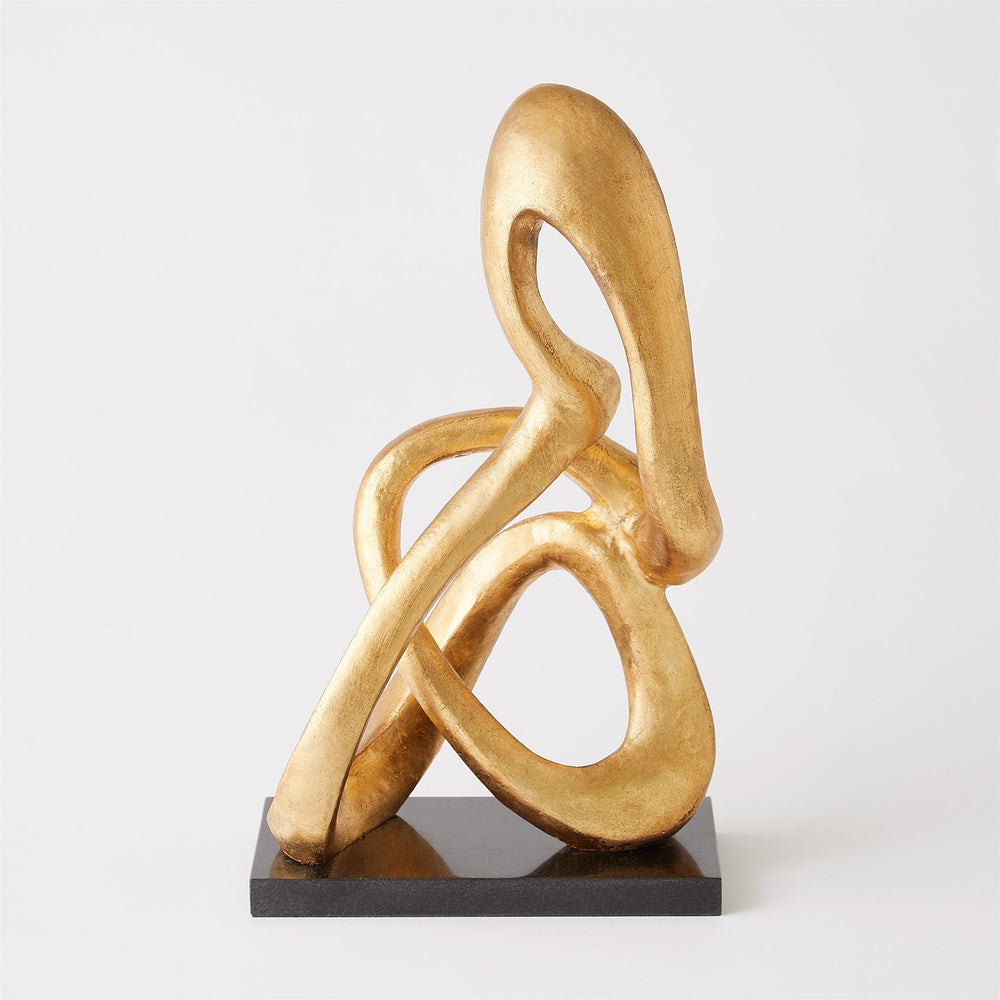 Sculpture en boucle assise