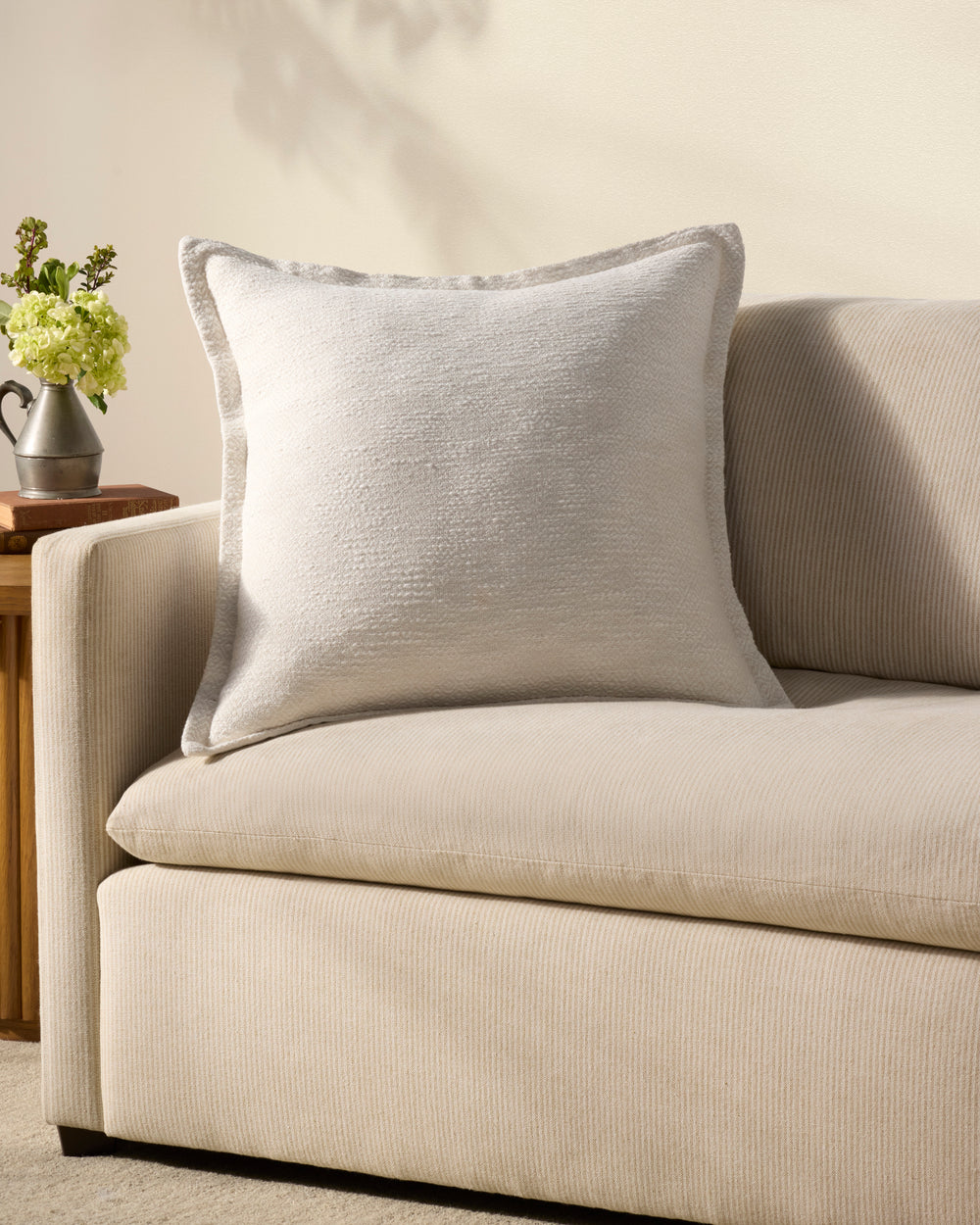 Morris White Pillow (PCJ0022)