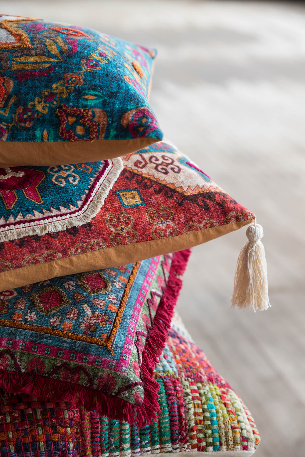 Red / Multi Pillow (P0535)
