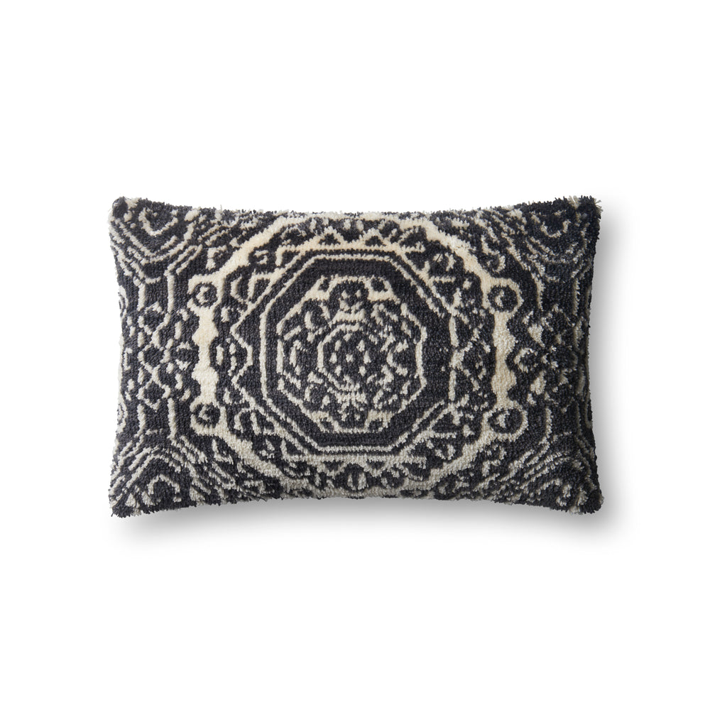 Black / White Pillow (P0578)