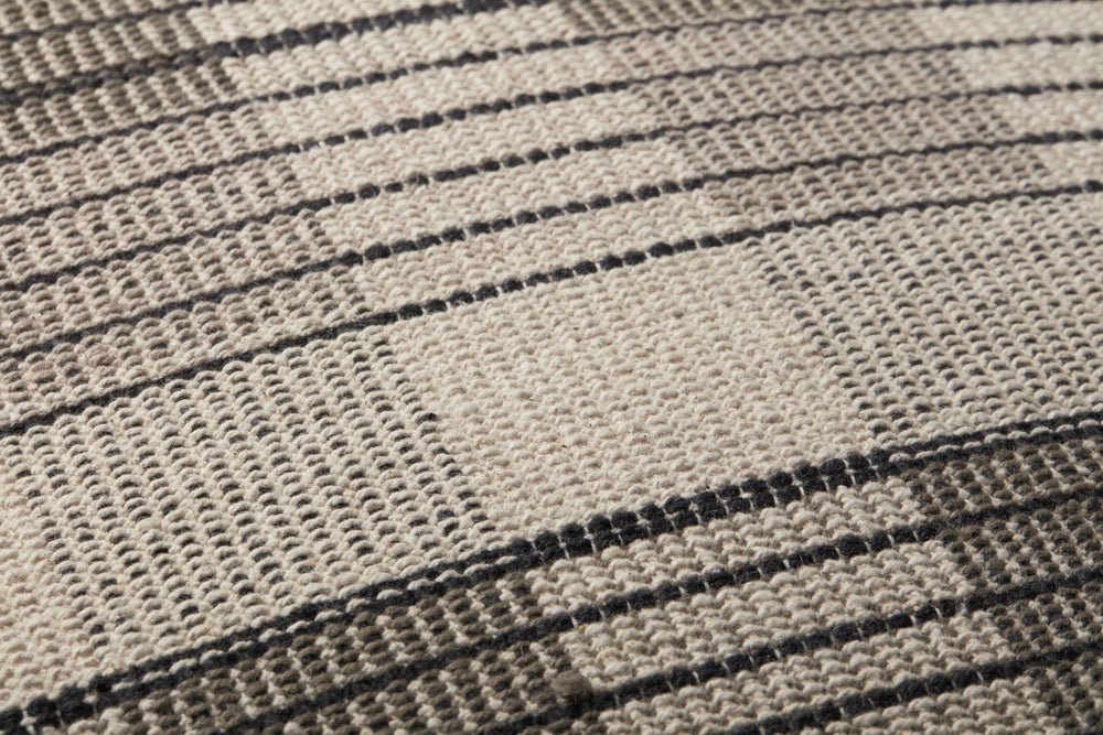 Ivory / Black Pillow (PAL0009)