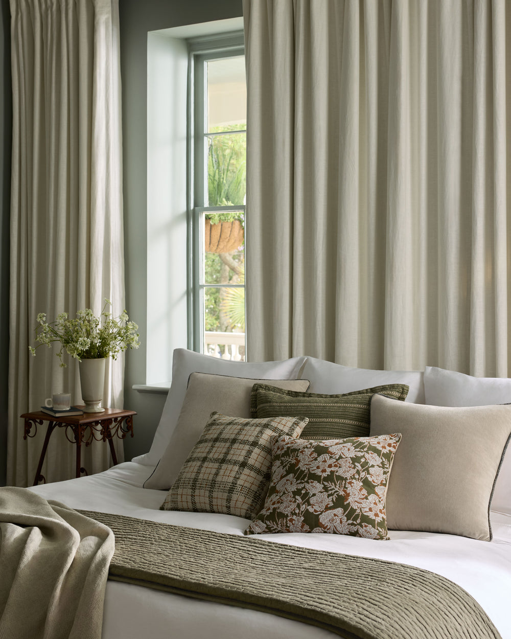PCJ0027 Walter Green / Ivory Pillow