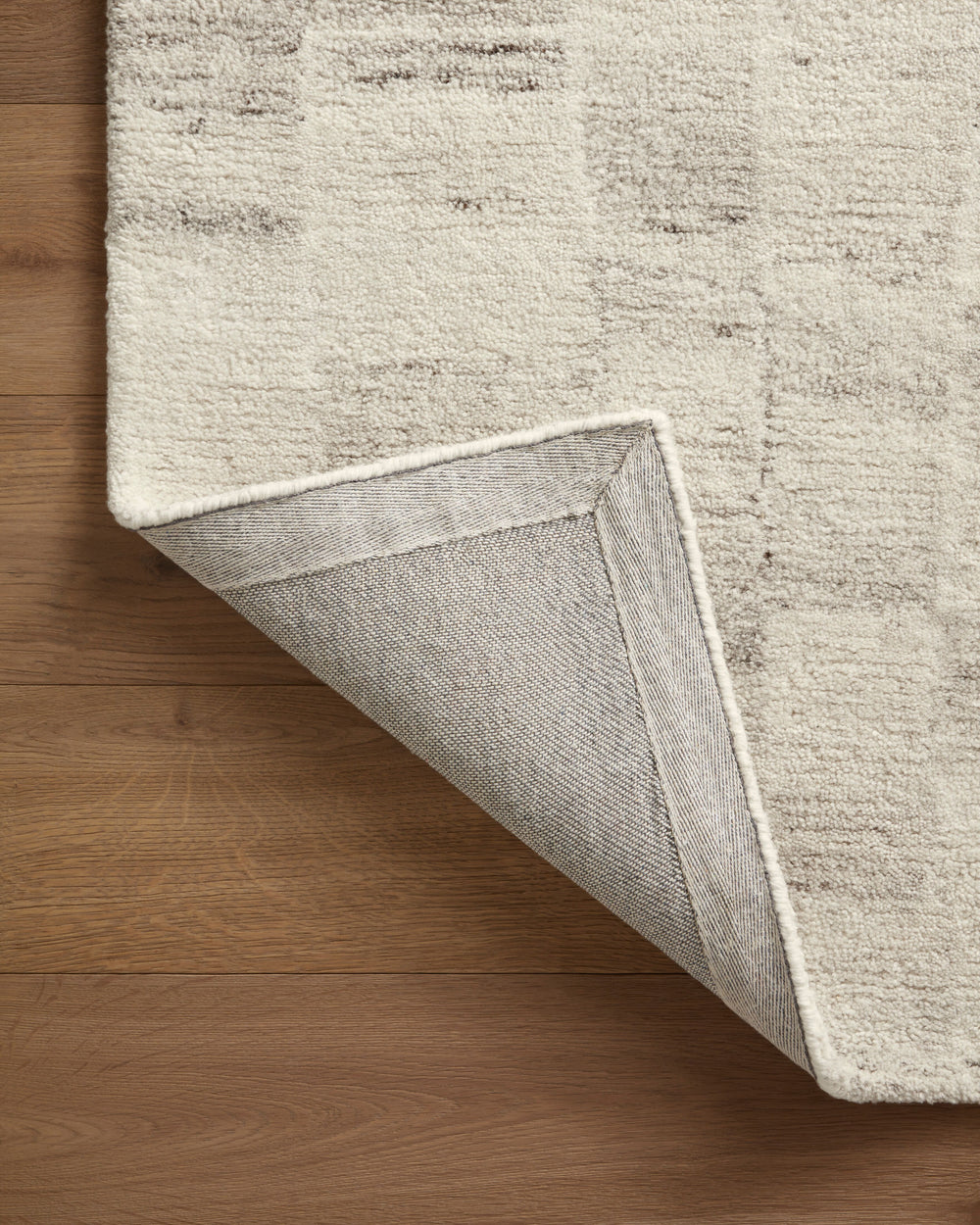 Rocky Ivory / Silver Rug (ROC-01)