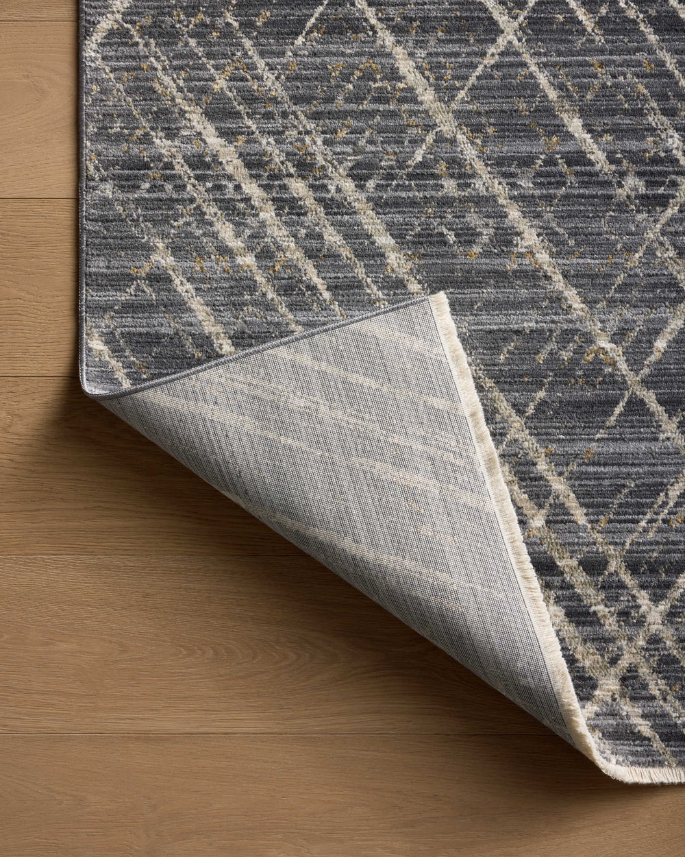 Wae-04 loloi wade minuit / tapis beige