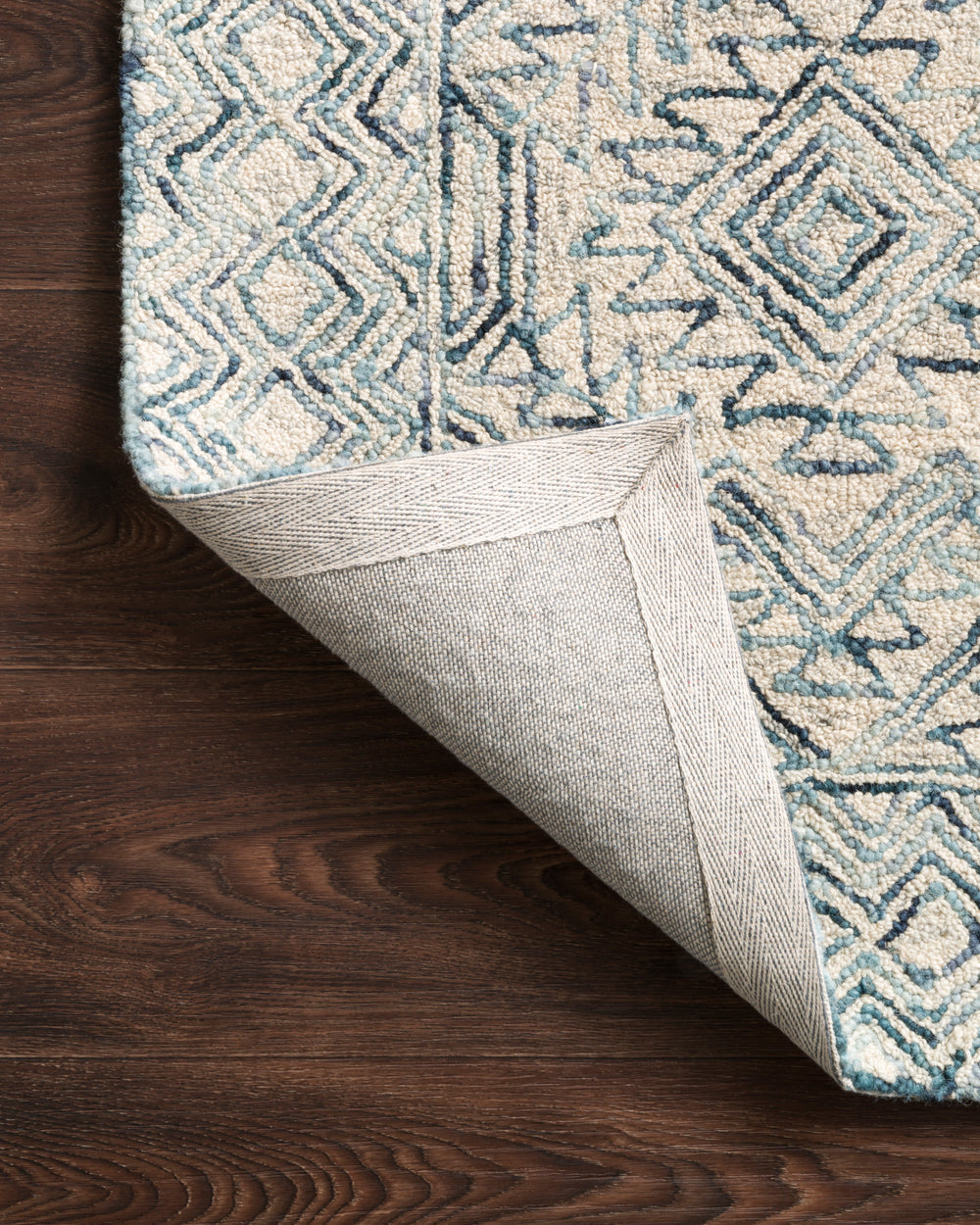 ZV-03 vit un tapis bleu