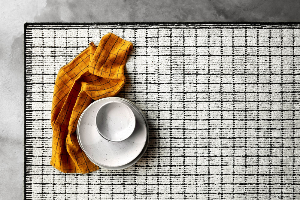 BEV-01 Beverly Ivory / Black Rug