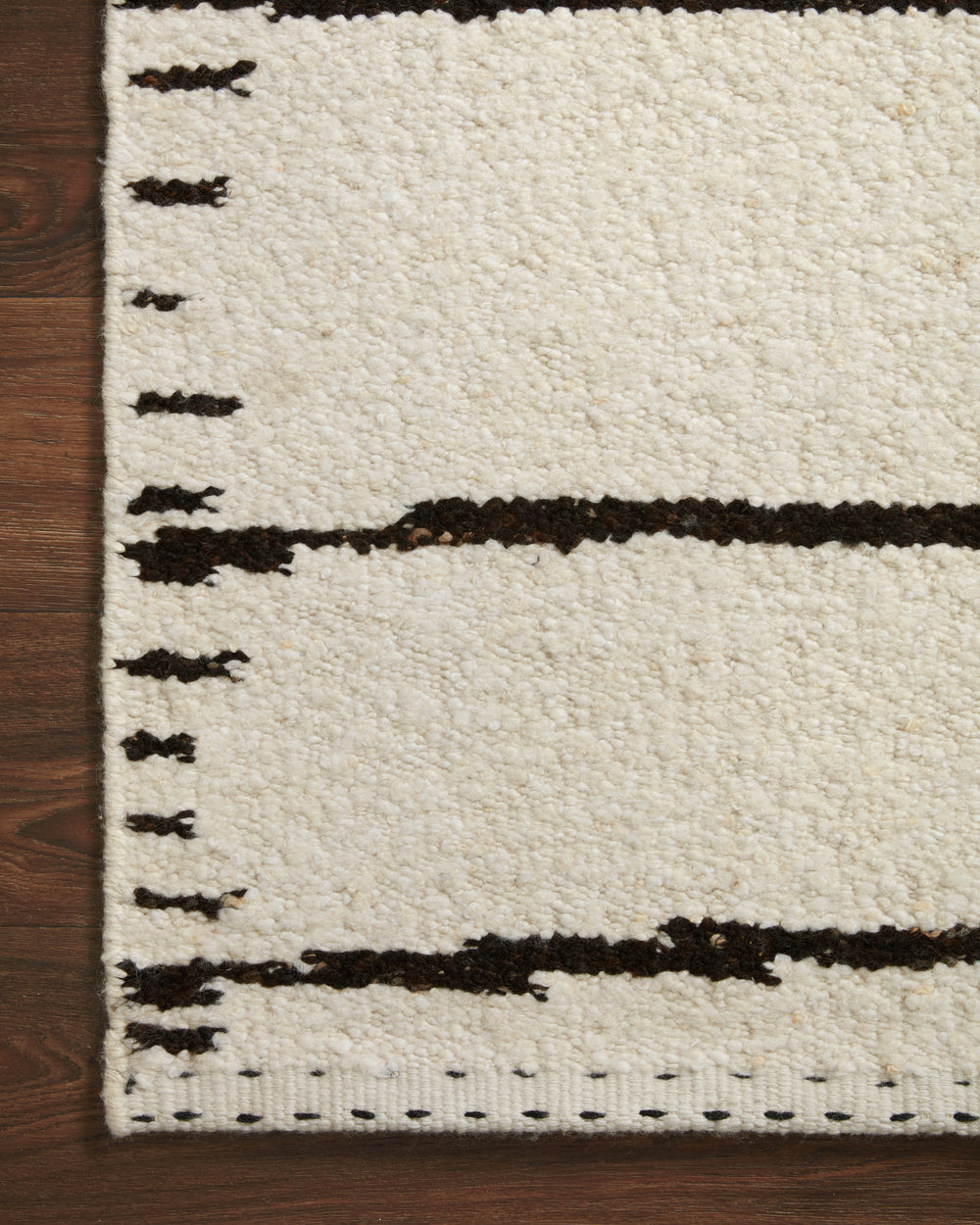 ROM-05 Roman Ivory / Black Rug